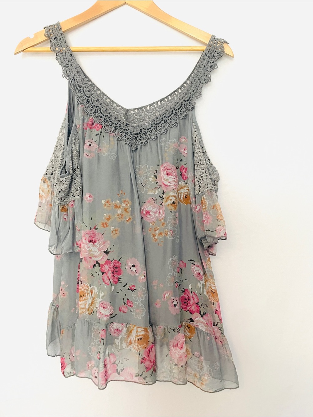 Angela Mara Floral Cold-Shoulder Chiffon silk Top in Gray with Crochet Trim